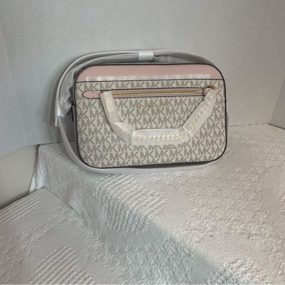 Michael Kors Pink and Cream Jet Set‎ Crossbody Bag- NWT ••